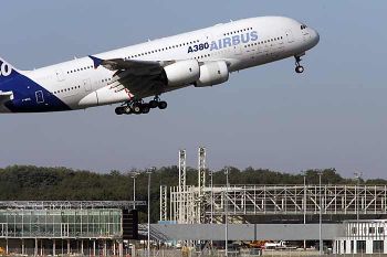Hace A380 primer vuelo con pasajeros